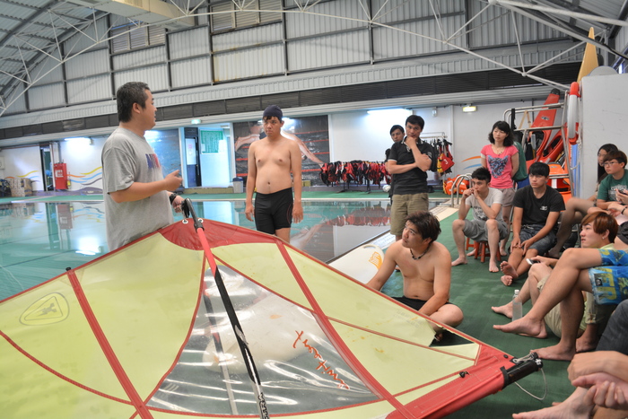 本系於103.5/16-5/18舉辦103年丙級帆船(風浪板)教練講習會，圓滿成功。圖片