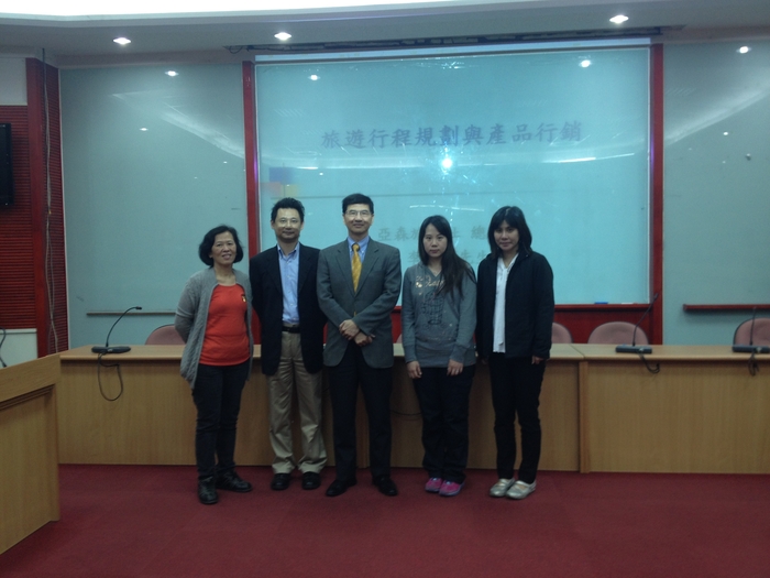 本系邀請亞森旅行社李英明總經理蒞臨演講，主講題目為“旅遊行程規劃與產品行銷”圖片