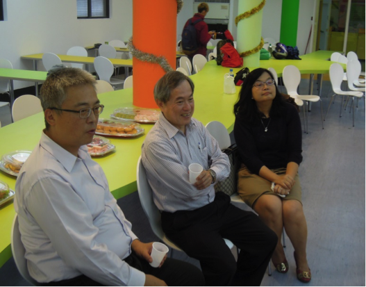 海觀系系學會於 2015.12.23(三)在新學生餐廳 舉辦 耶誕節交換趣活動！圖片
