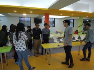 海觀系系學會於 2015.12.23(三)在新學生餐廳 舉辦 耶誕節交換趣活動！圖片