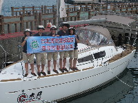 台琉盃重型帆船賽隊員於基隆碧砂漁港使用法國Jeanneau Sun Odyssey 33i帆船遊艇講授航海儀器、錨機操作等圖片