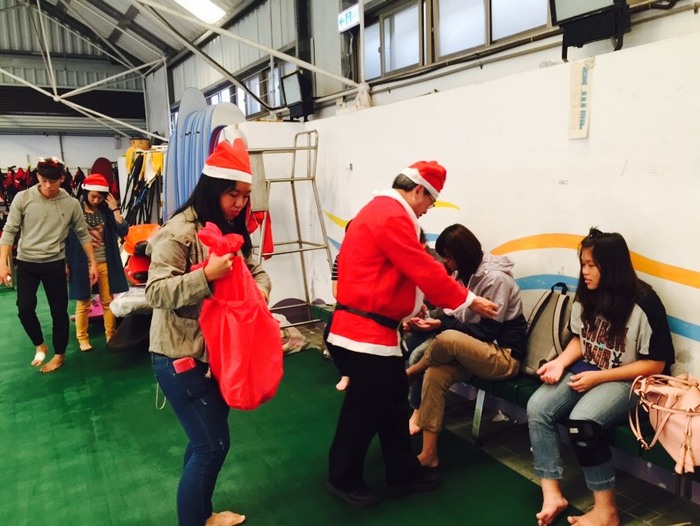 2015.12.23(三) 海觀系系學會舉辦 耶誕節發糖果活動圖片