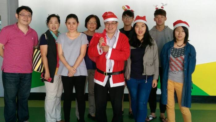 2015.12.23(三) 海觀系系學會舉辦 耶誕節發糖果活動圖片