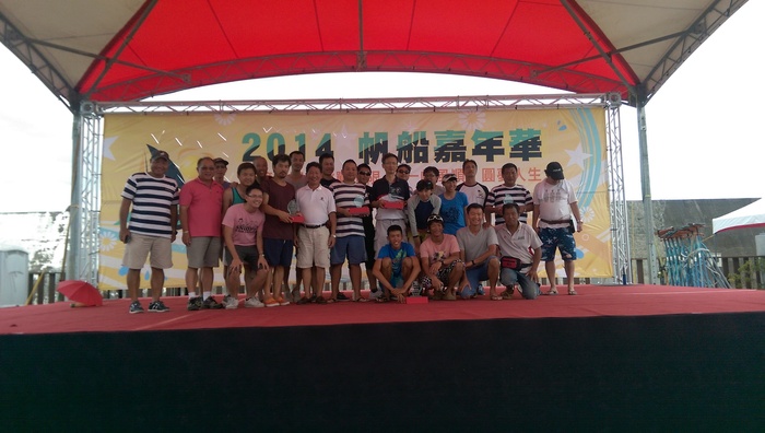 2014/0816-17-2014帆船嘉年華~本系系主任橫渡黑潮，挑戰極限!王崇武主任受邀參加由宜蘭縣政府於烏石港所舉辦2014帆船嘉年華橫渡黑潮、挑戰極限活動，並搭乘撲滿參加比賽!圖片