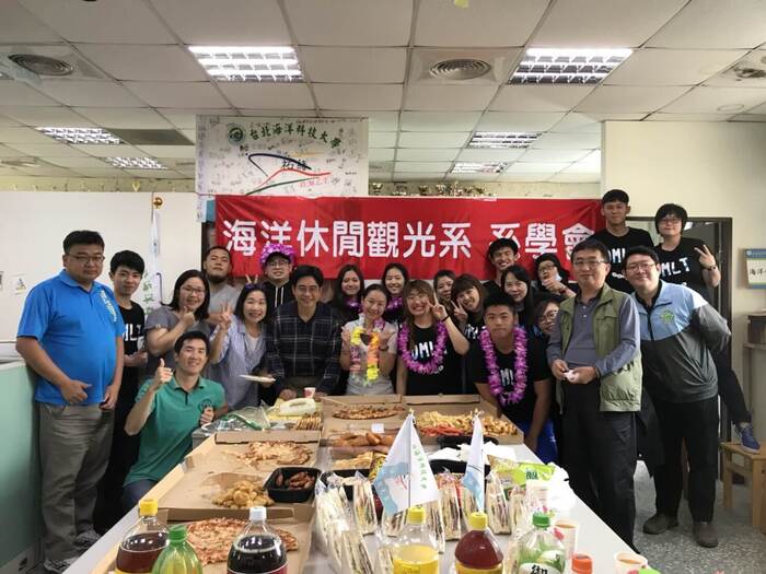 106-2學期歡迎黃妍榛主任加入海觀系大家庭圖片