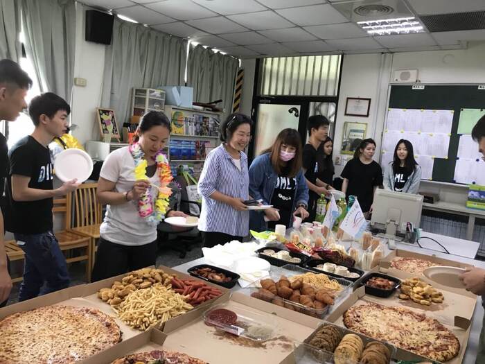 106-2學期歡迎黃妍榛主任加入海觀系大家庭圖片