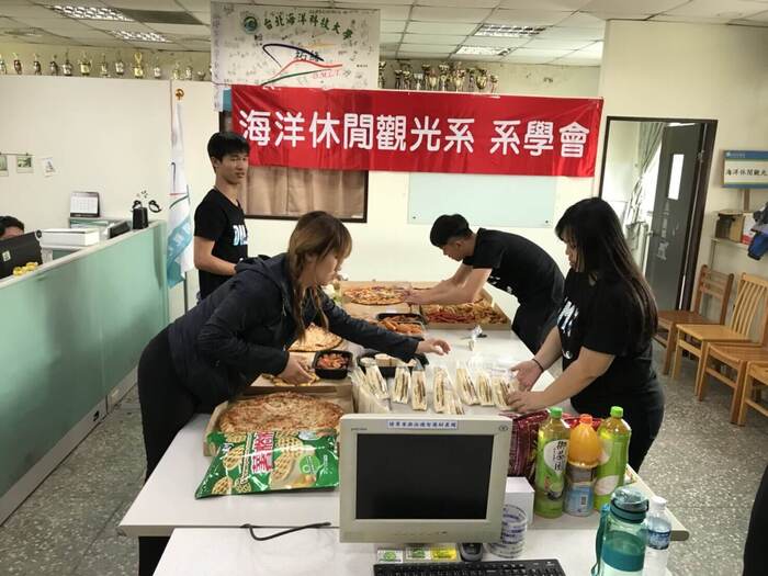 106-2學期歡迎黃妍榛主任加入海觀系大家庭圖片
