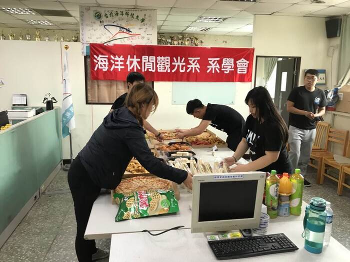 106-2學期歡迎黃妍榛主任加入海觀系大家庭圖片