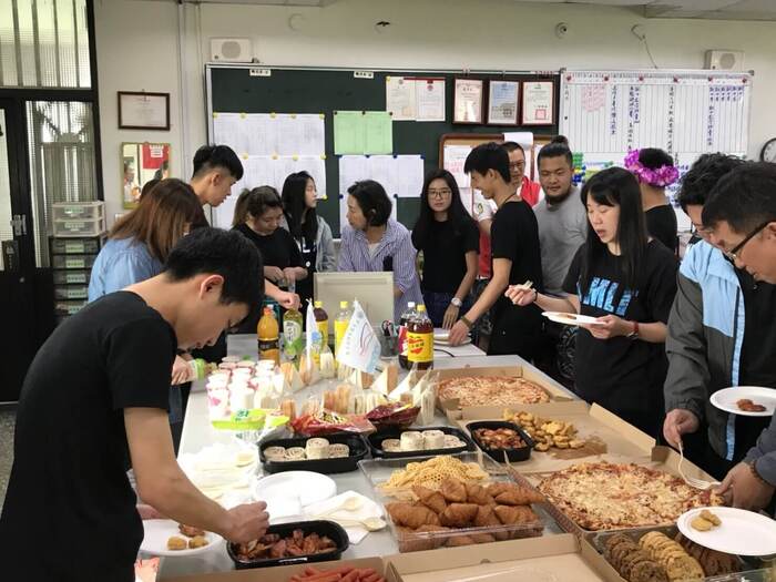 106-2學期歡迎黃妍榛主任加入海觀系大家庭圖片