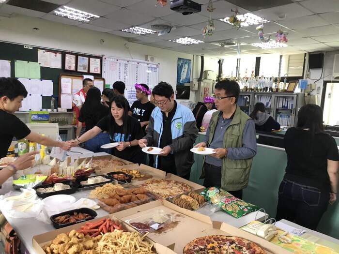 106-2學期歡迎黃妍榛主任加入海觀系大家庭圖片