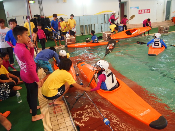 海洋休閒觀光系於8/31辦理「2013年台北海洋技術學院全國學生3對3輕艇水球賽」，順利圓滿。圖片