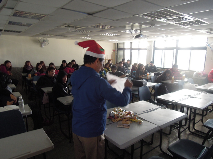 2012.12.24海觀系系學會舉辦歡樂聖誕會活動圖片