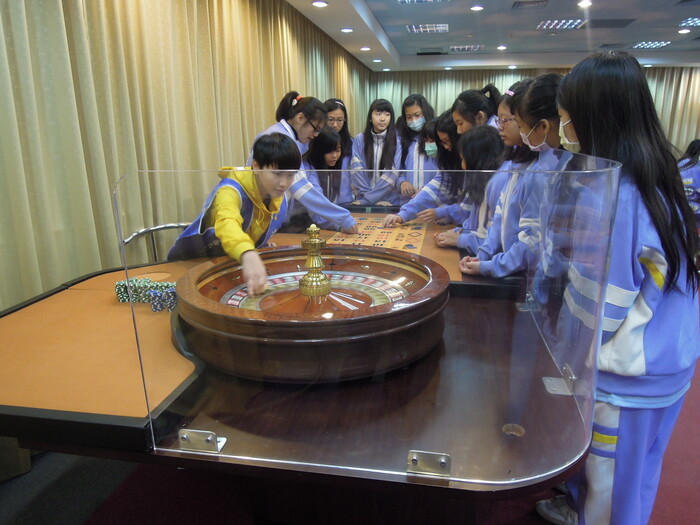 20131211金陵女中150位同學蒞臨本系參訪圖片