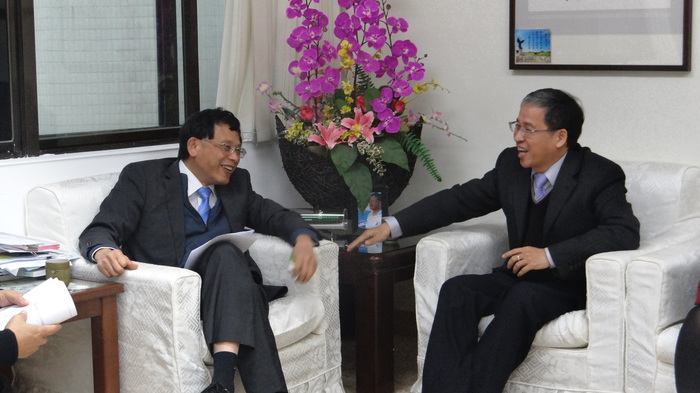 2015.02.17本校與台灣海洋大學「海洋休閒觀光職能導向課程合作協議」簽約儀式圖片