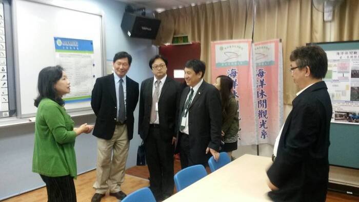 2014年02月26日上午十時長榮海事博物館之田本源館長來校參訪，由本系王崇武主任及全系教師接待!!!圖片