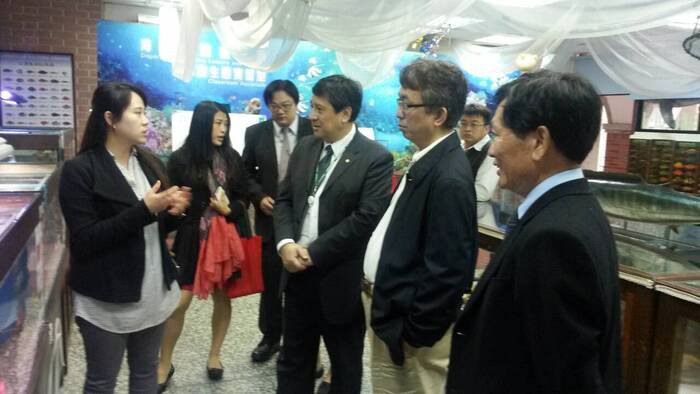 2014年02月26日上午十時長榮海事博物館之田本源館長來校參訪，由本系王崇武主任及全系教師接待!!!圖片